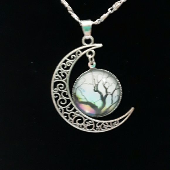 Jewelry - Bohemian Cabochon Glass Moon Necklace